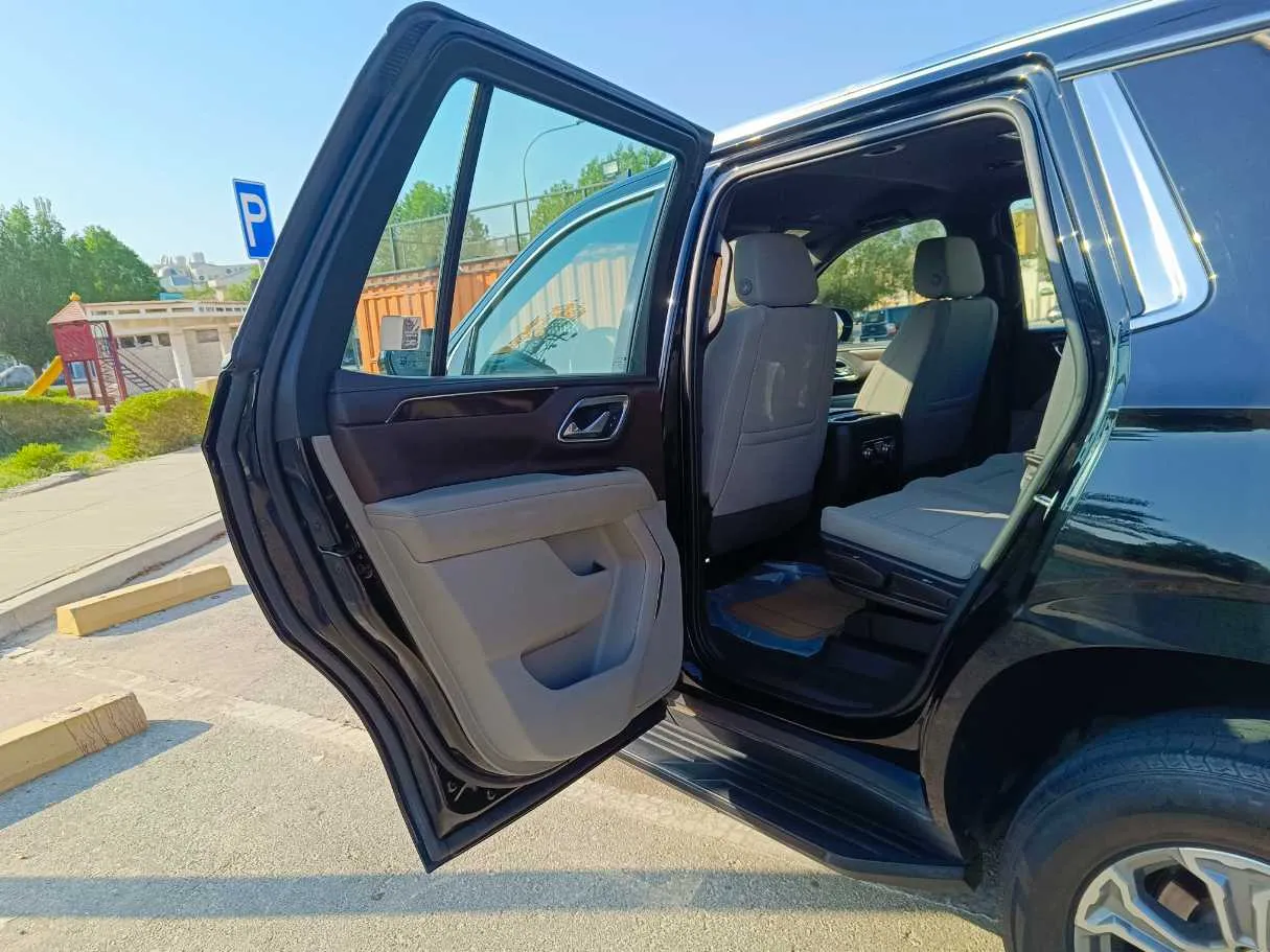 Car image 19