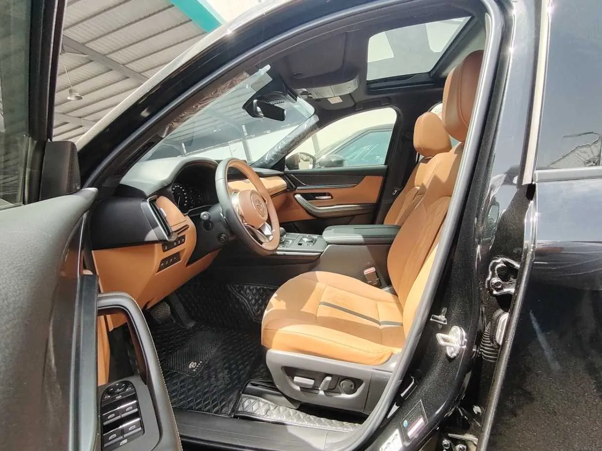 Car image 14