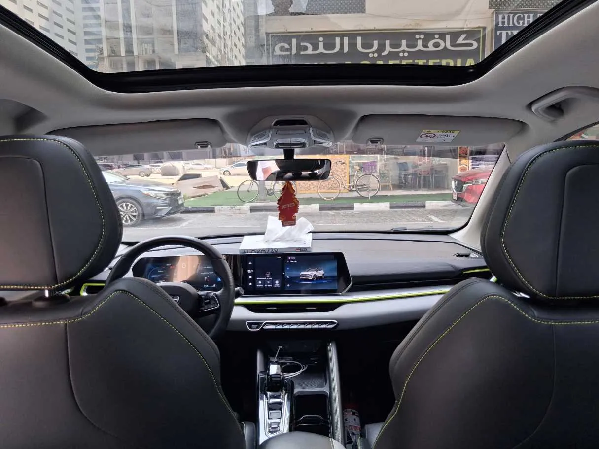Car image 14