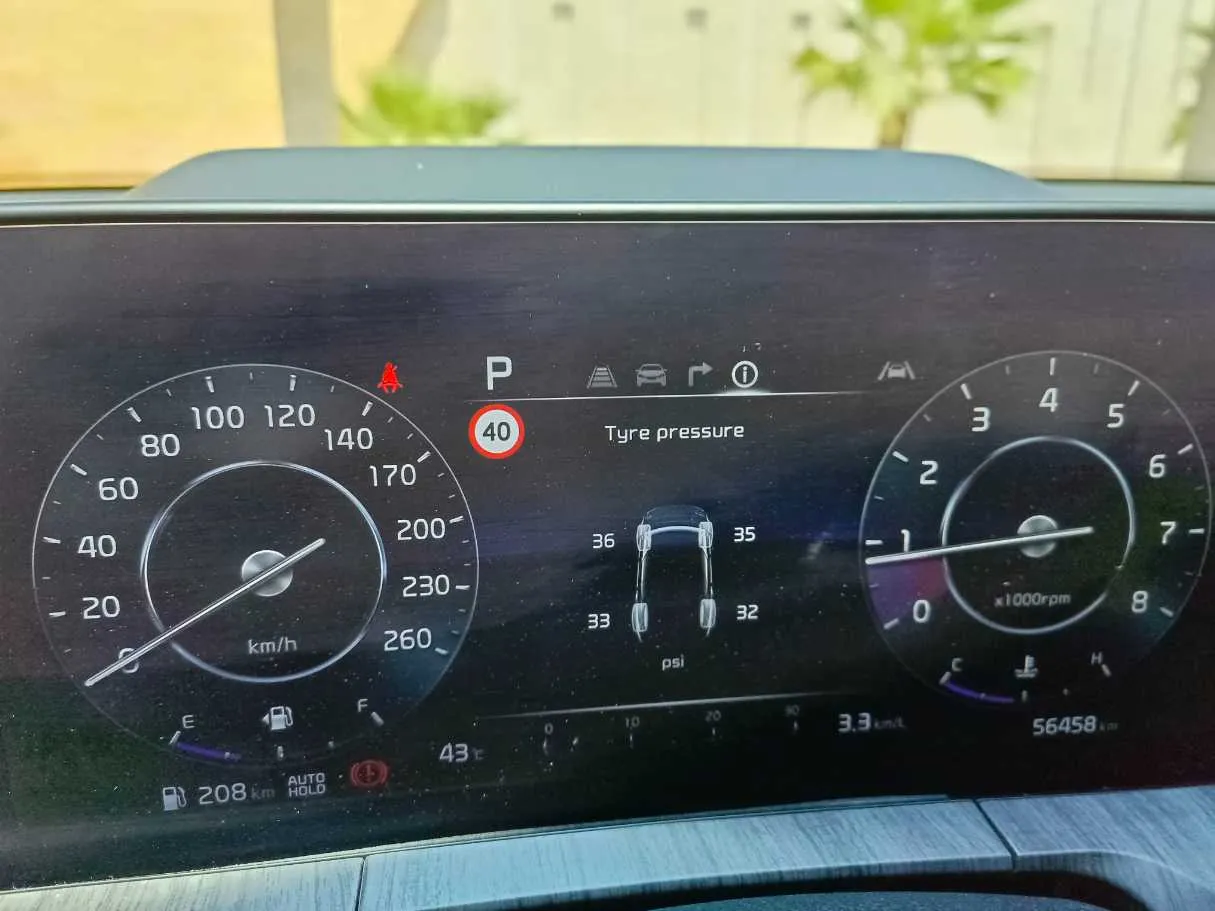 Car image 30