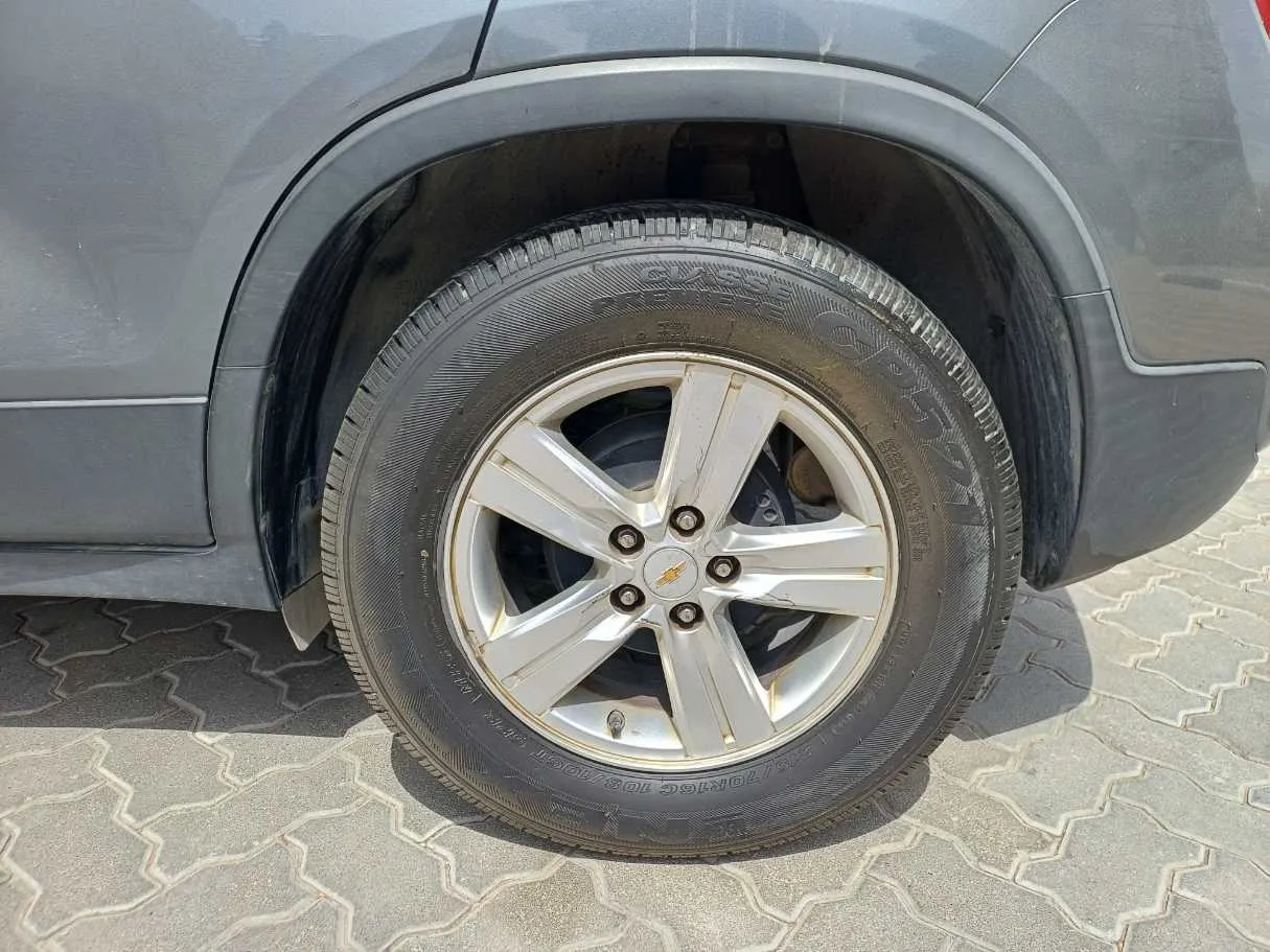 Car image 9