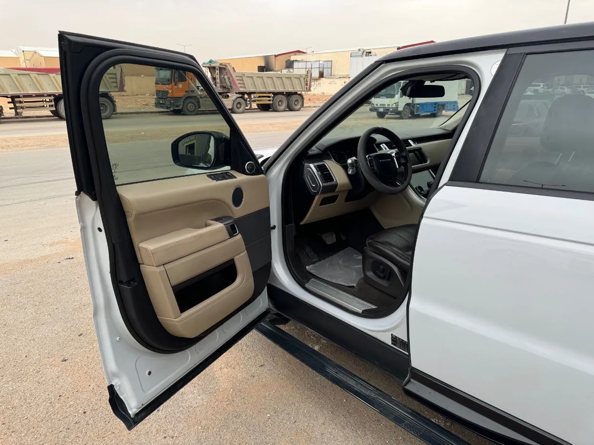 Car image 10