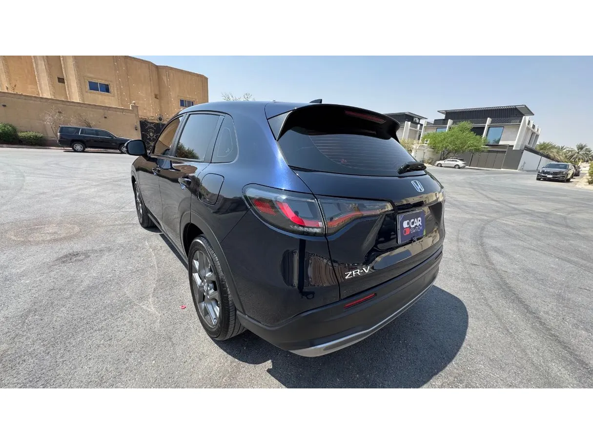 Car image 7