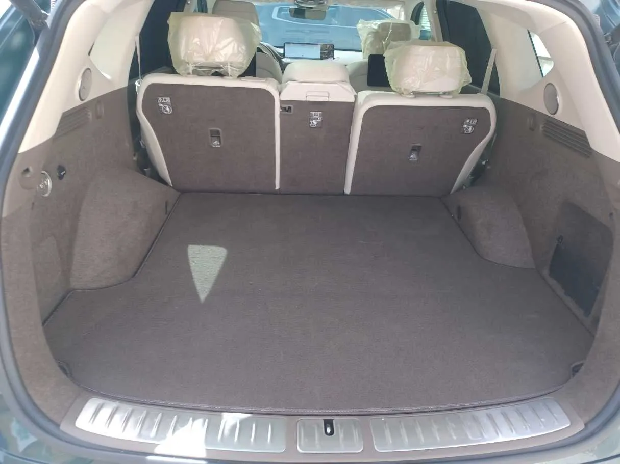 Car image 20