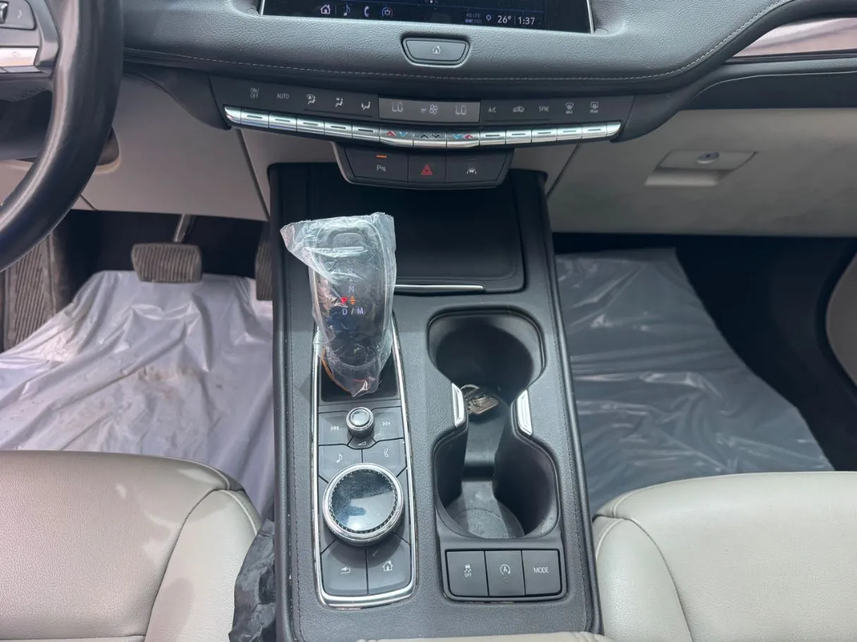 Car image 15