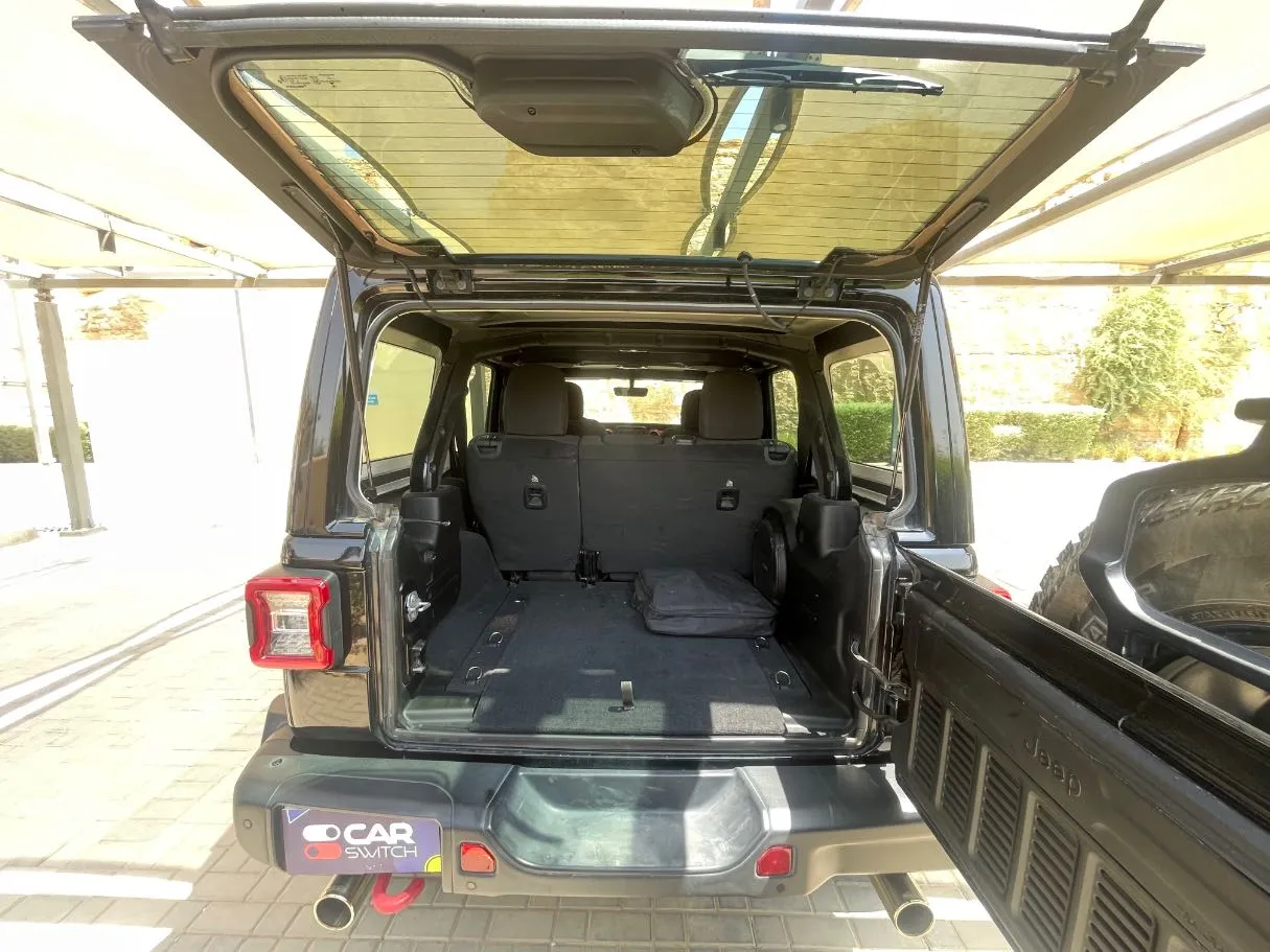 Car image 20
