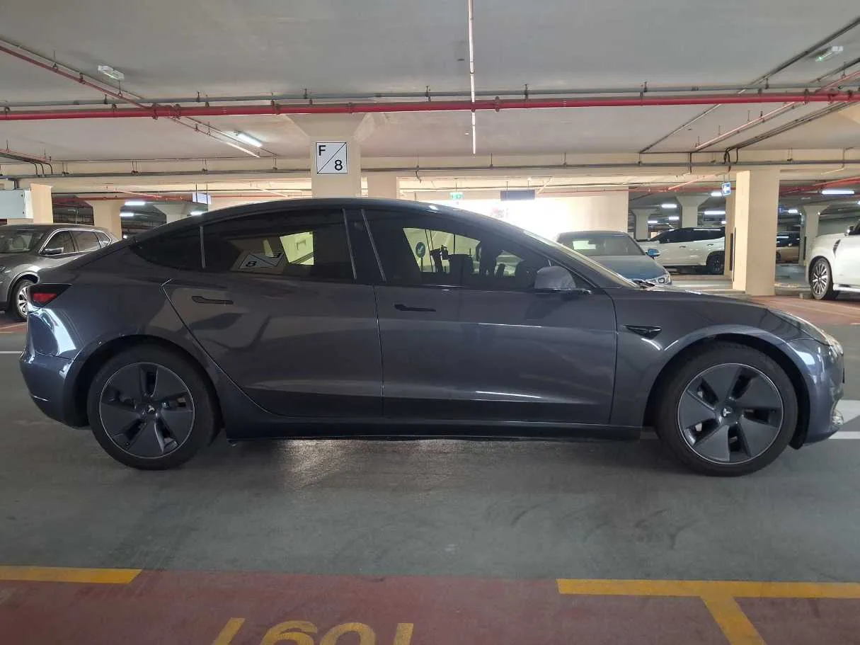 Car image 8