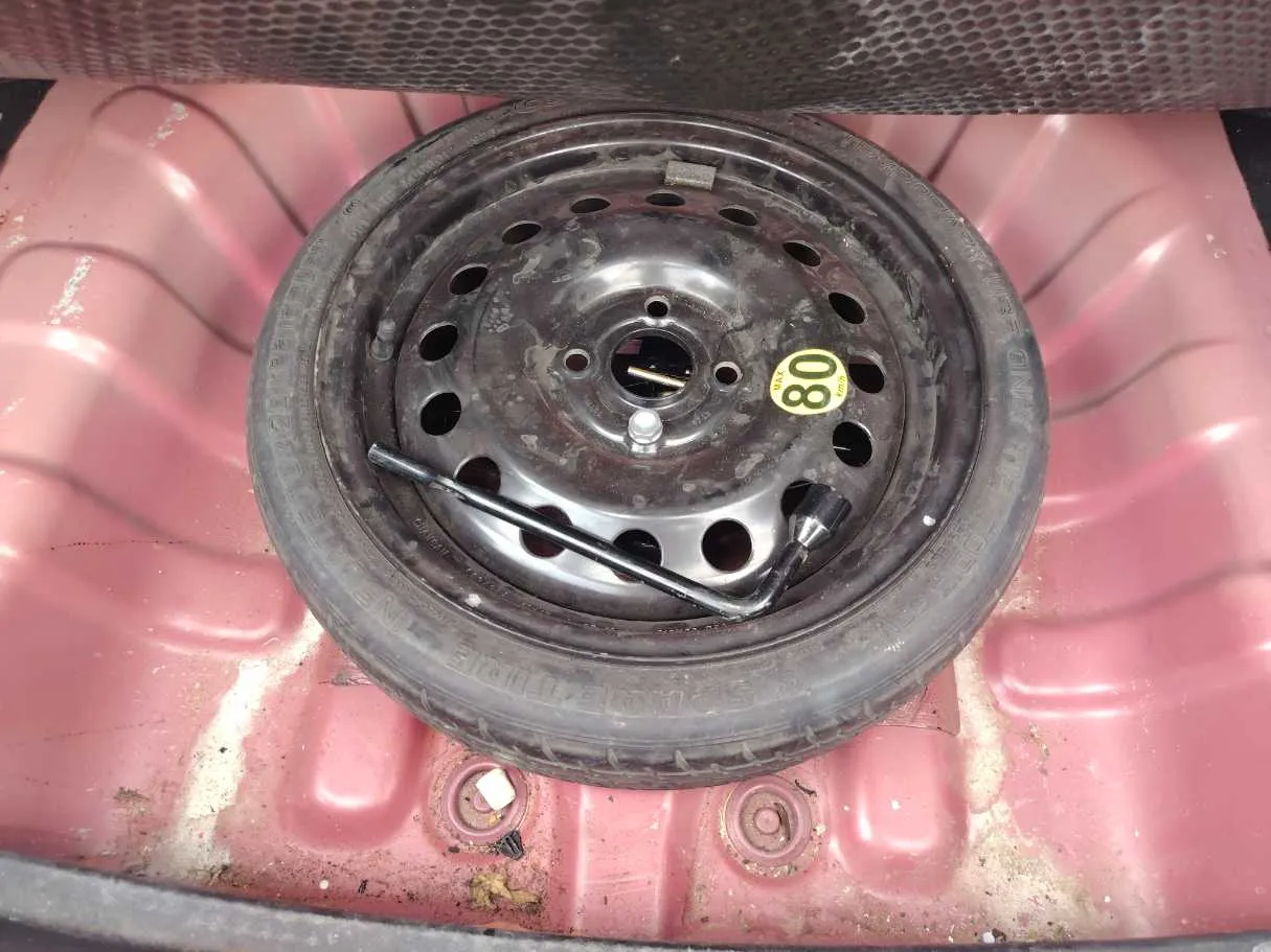 Car image 28