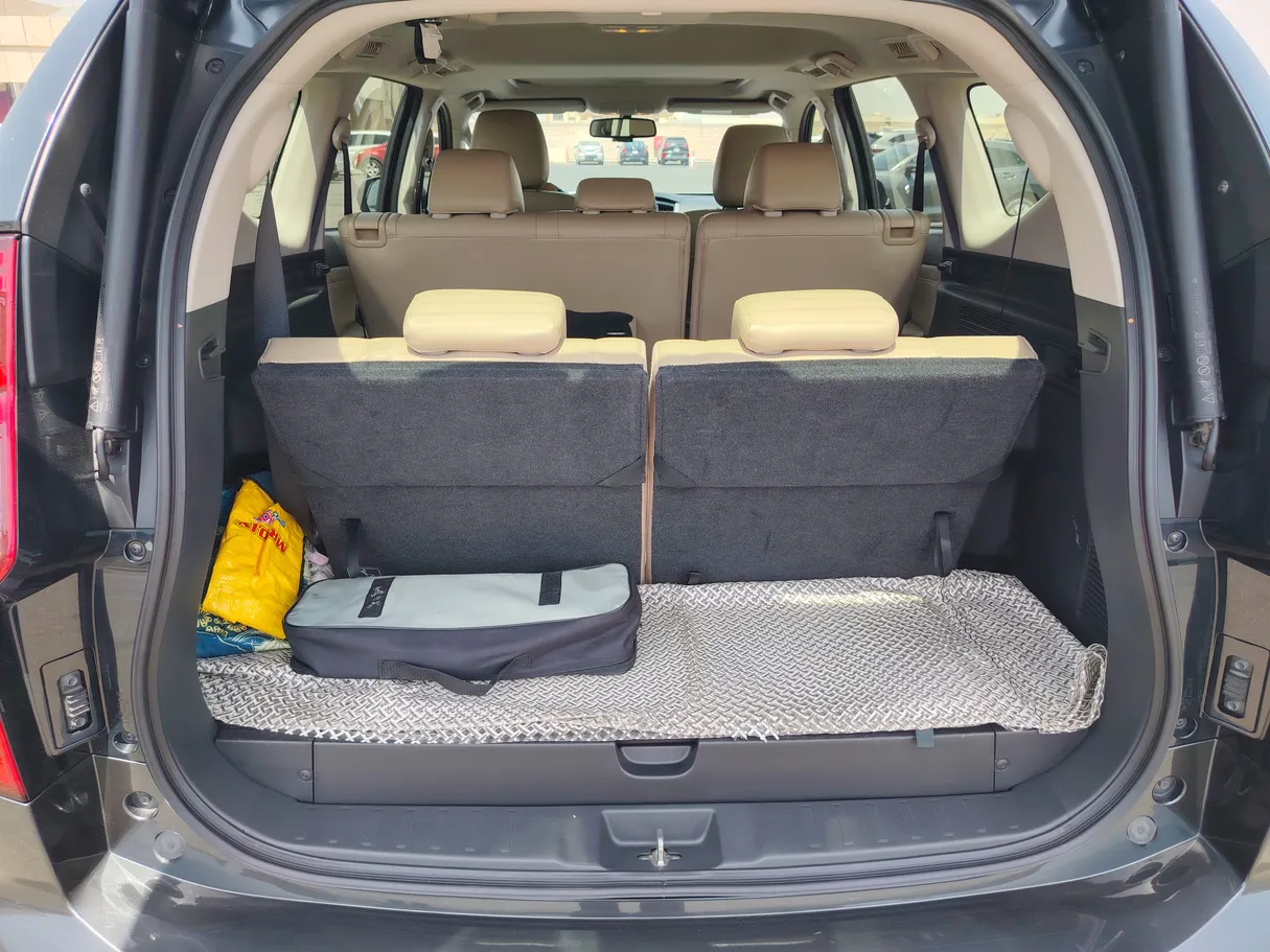 Car image 25