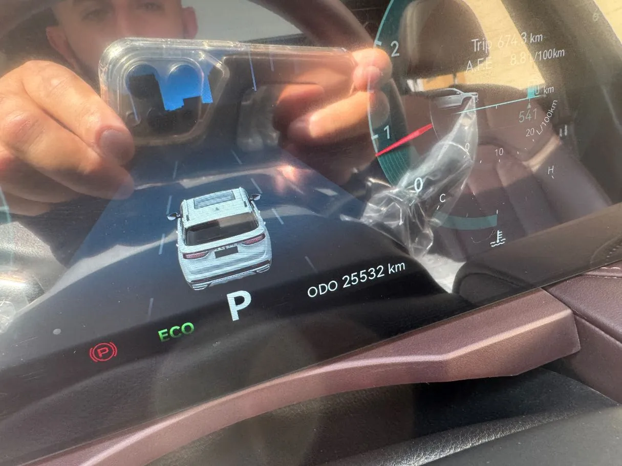 Car image 19