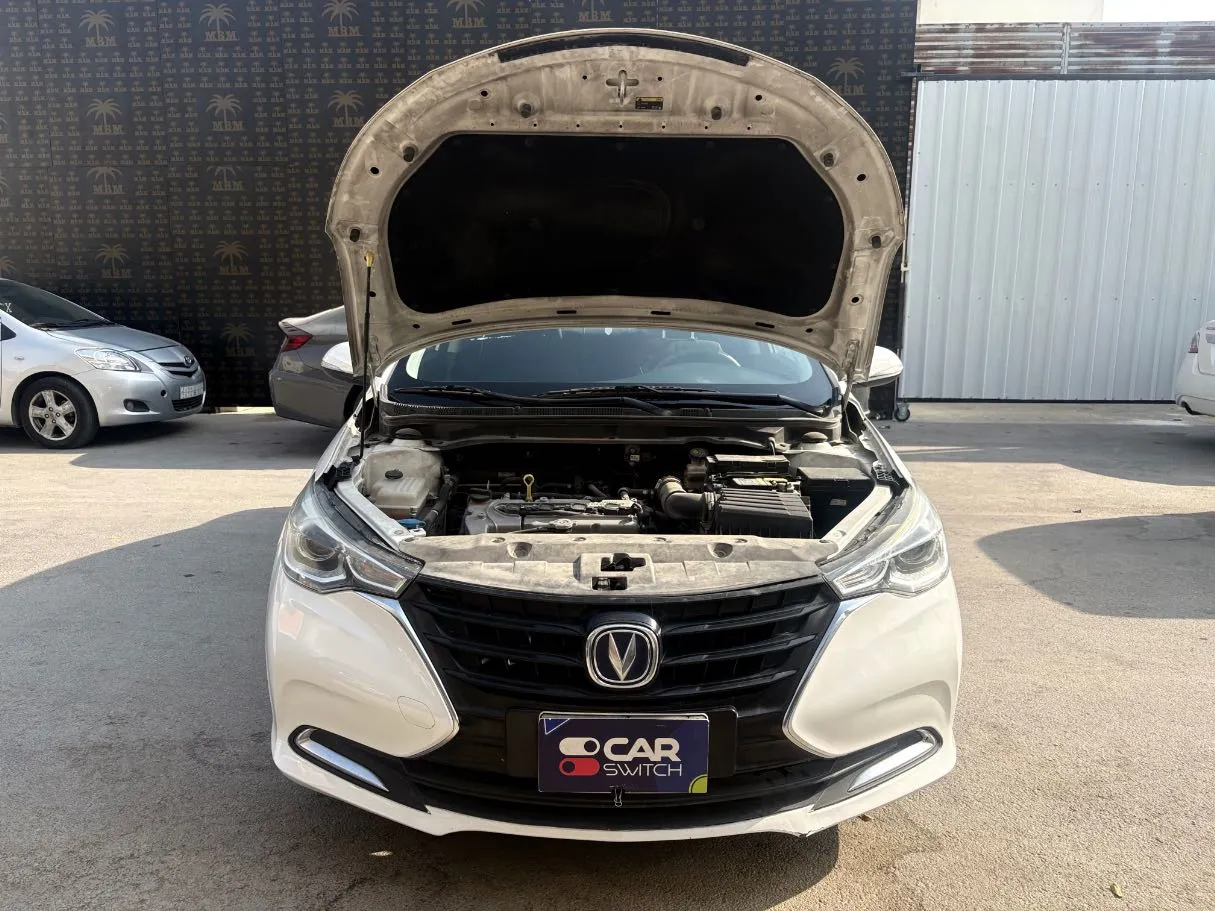 Car image 25