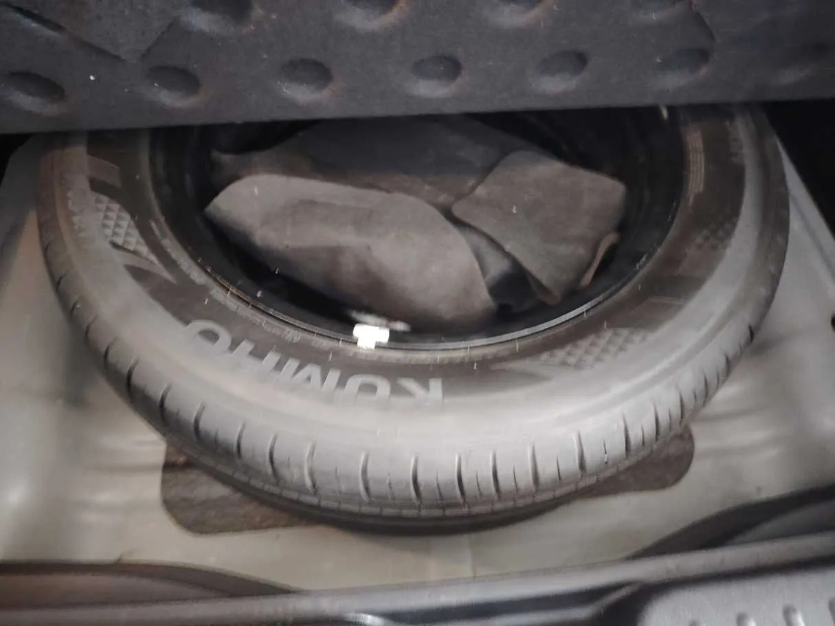 Car image 32
