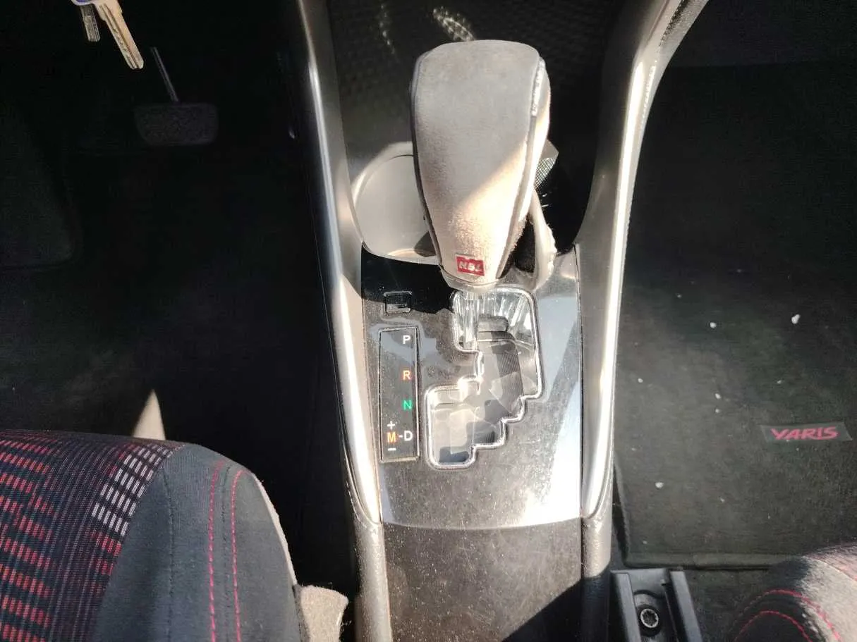 Car image 19