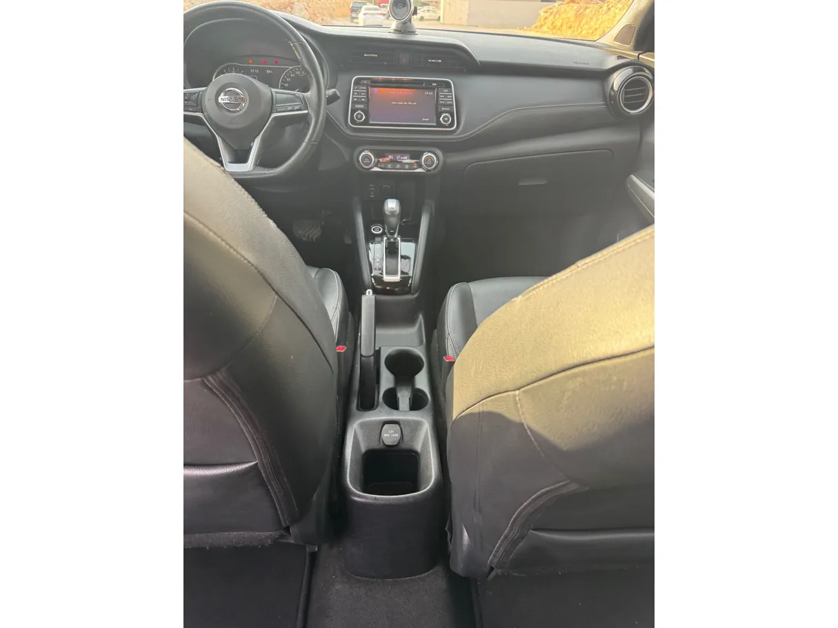 Car image 17