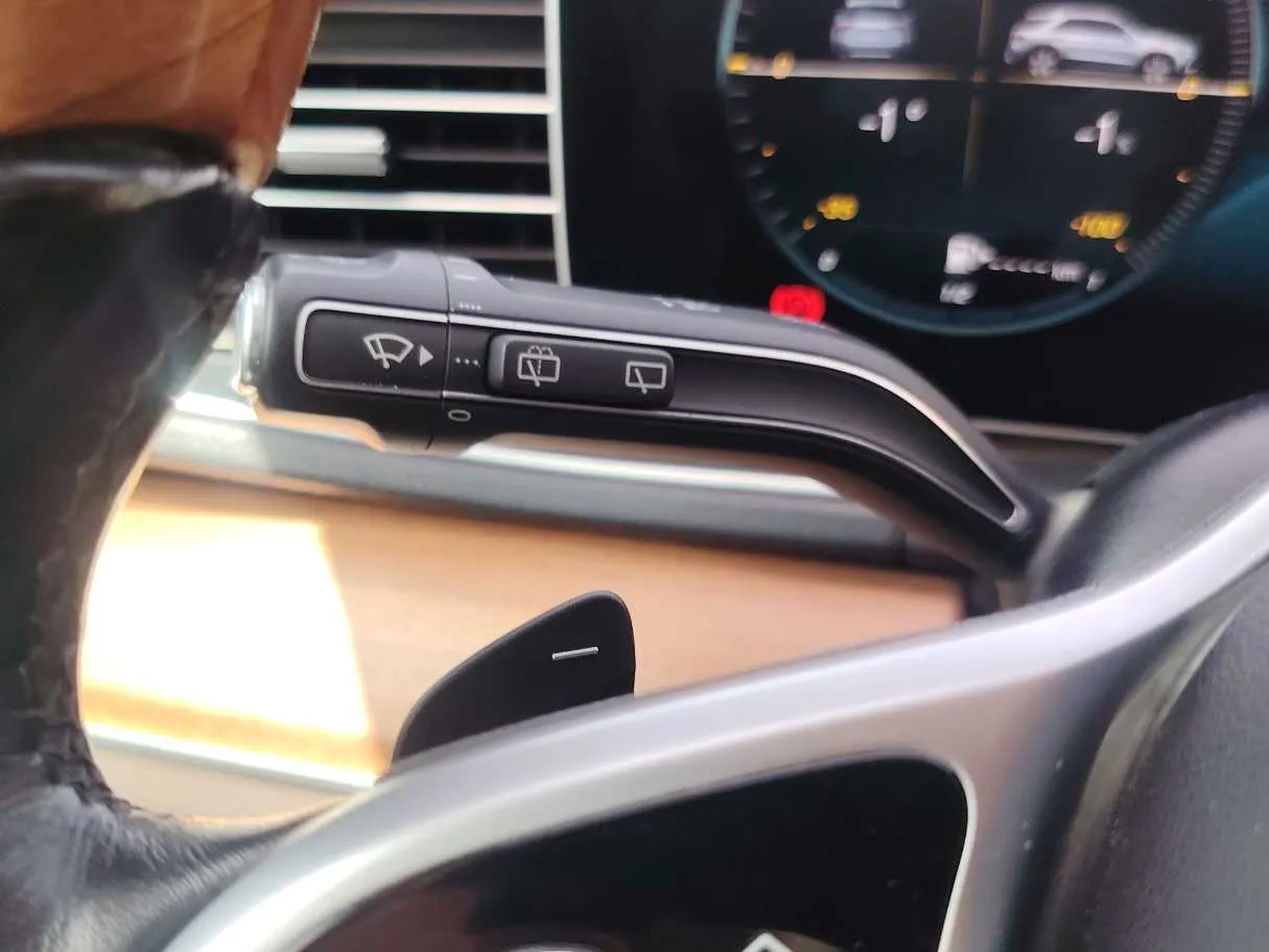 Car image 36