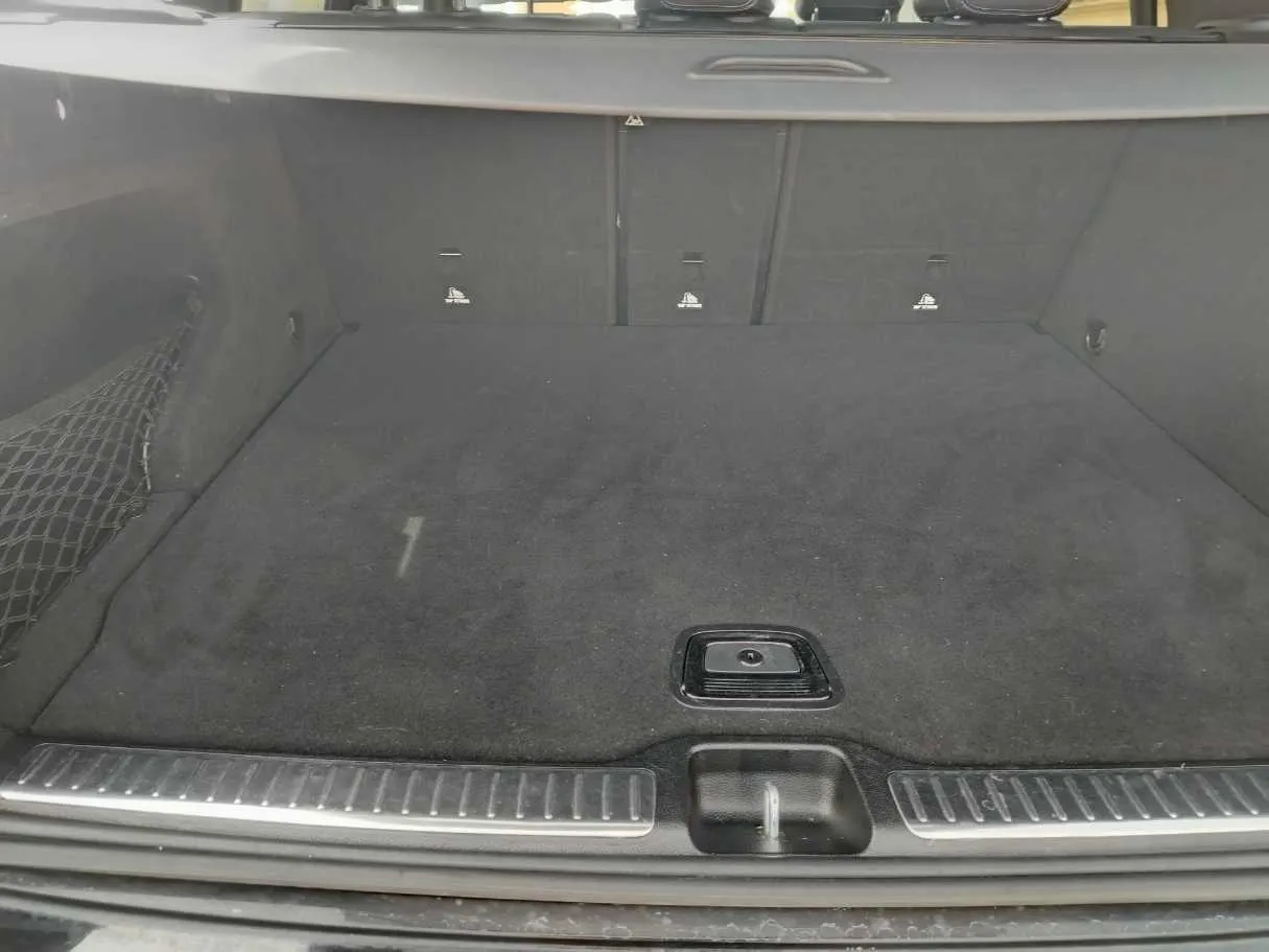 Car image 34