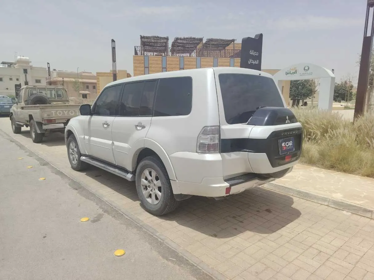 Car image 8