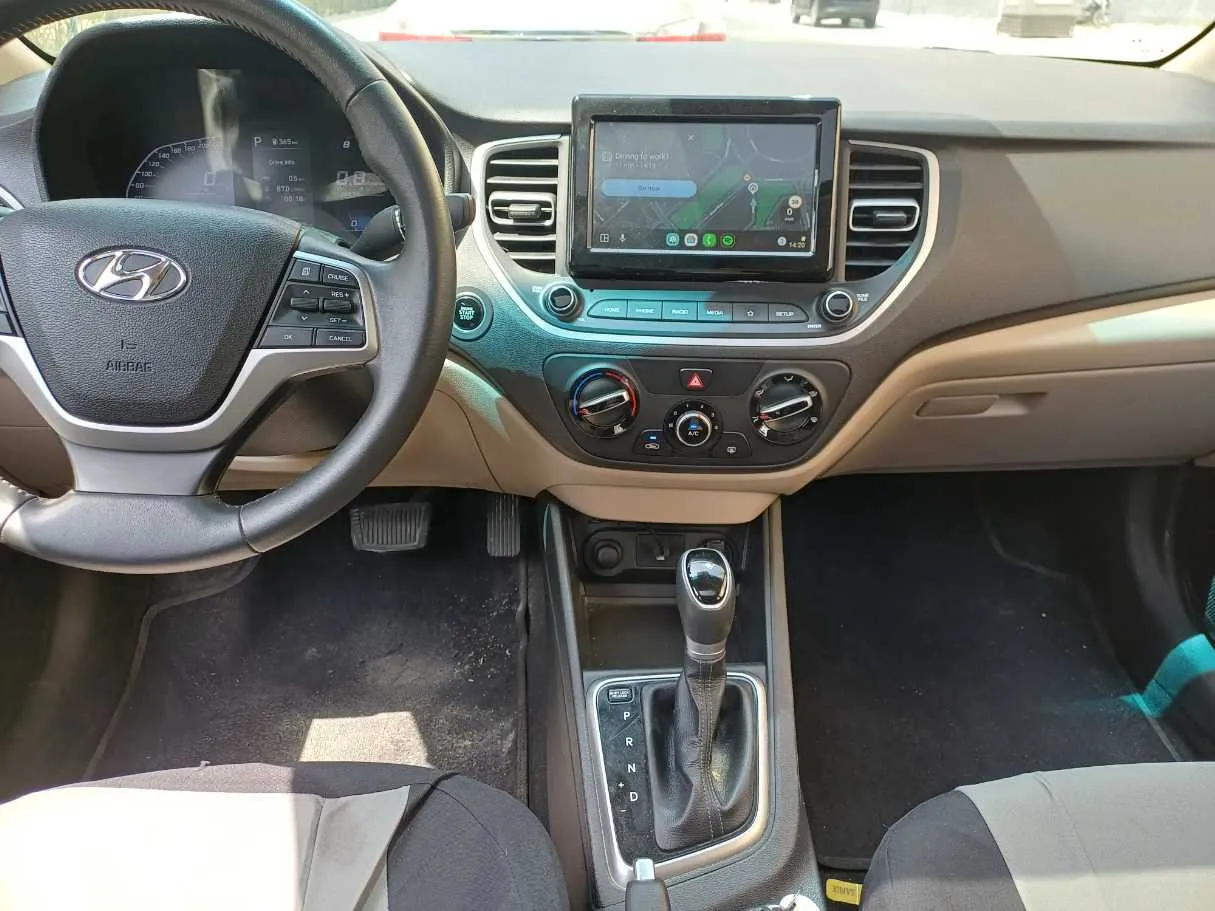 Car image 18