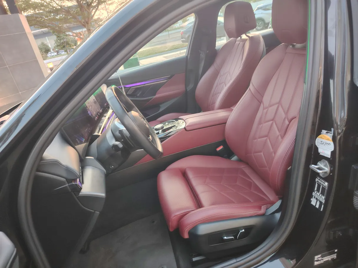 Car image 16