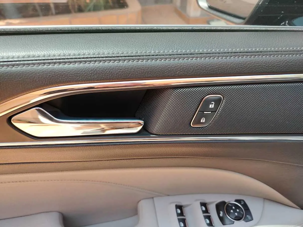 Car image 33