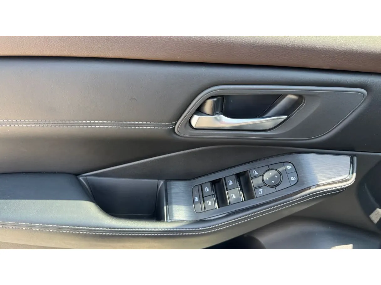Car image 27