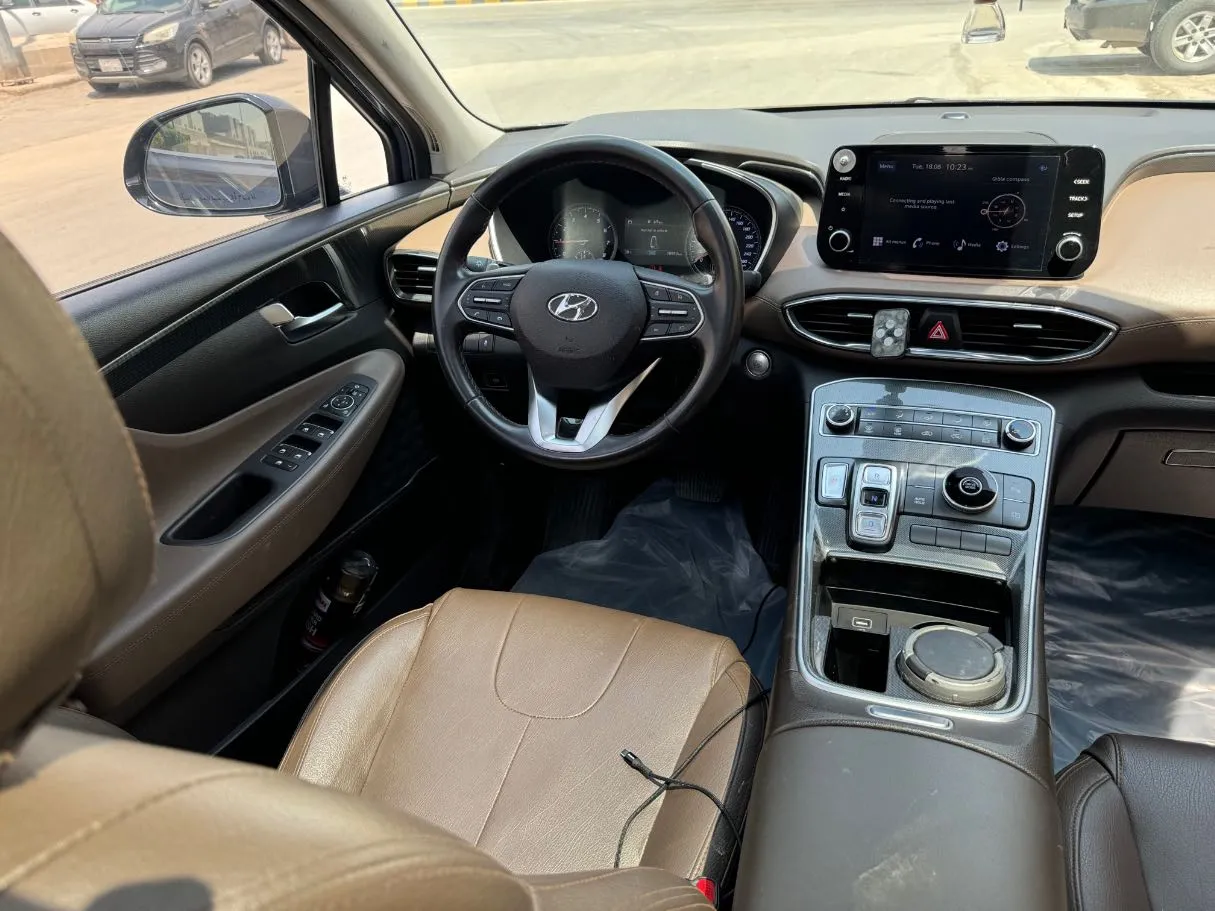 Car image 16