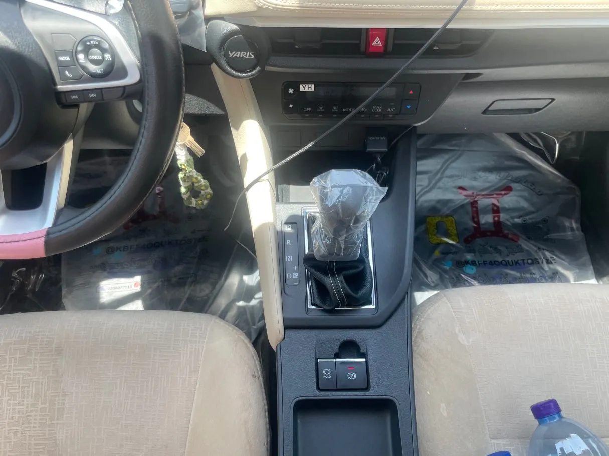 Car image 19