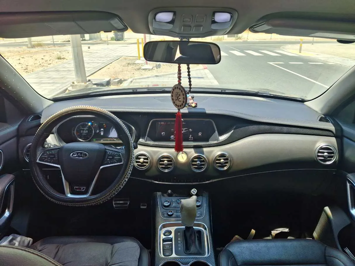 Car image 14