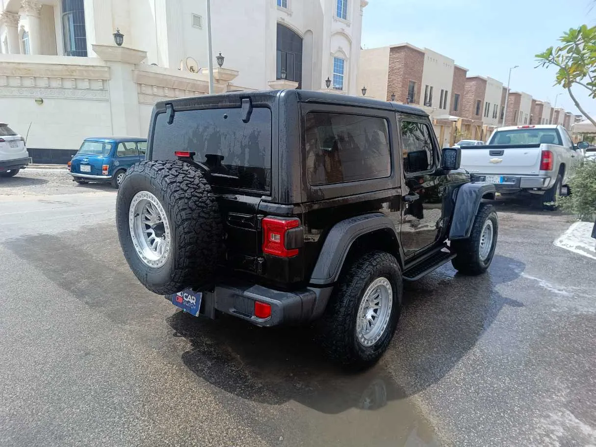 Car image 5