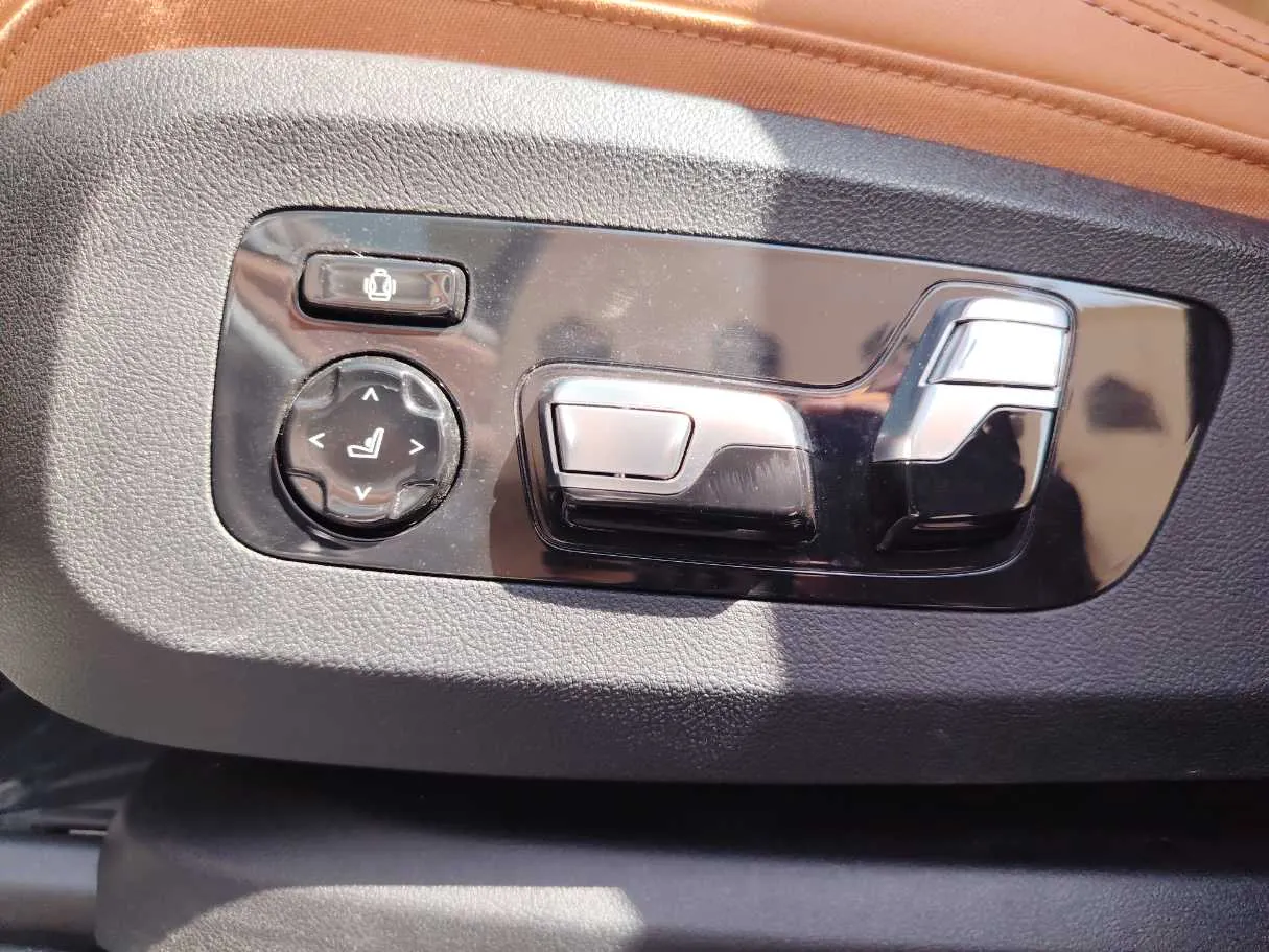 Car image 34
