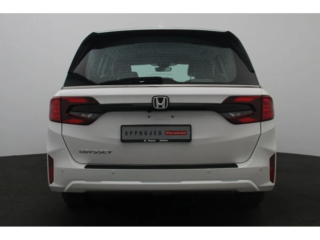 Car image 12