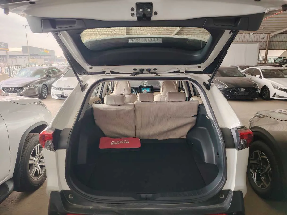 Car image 22