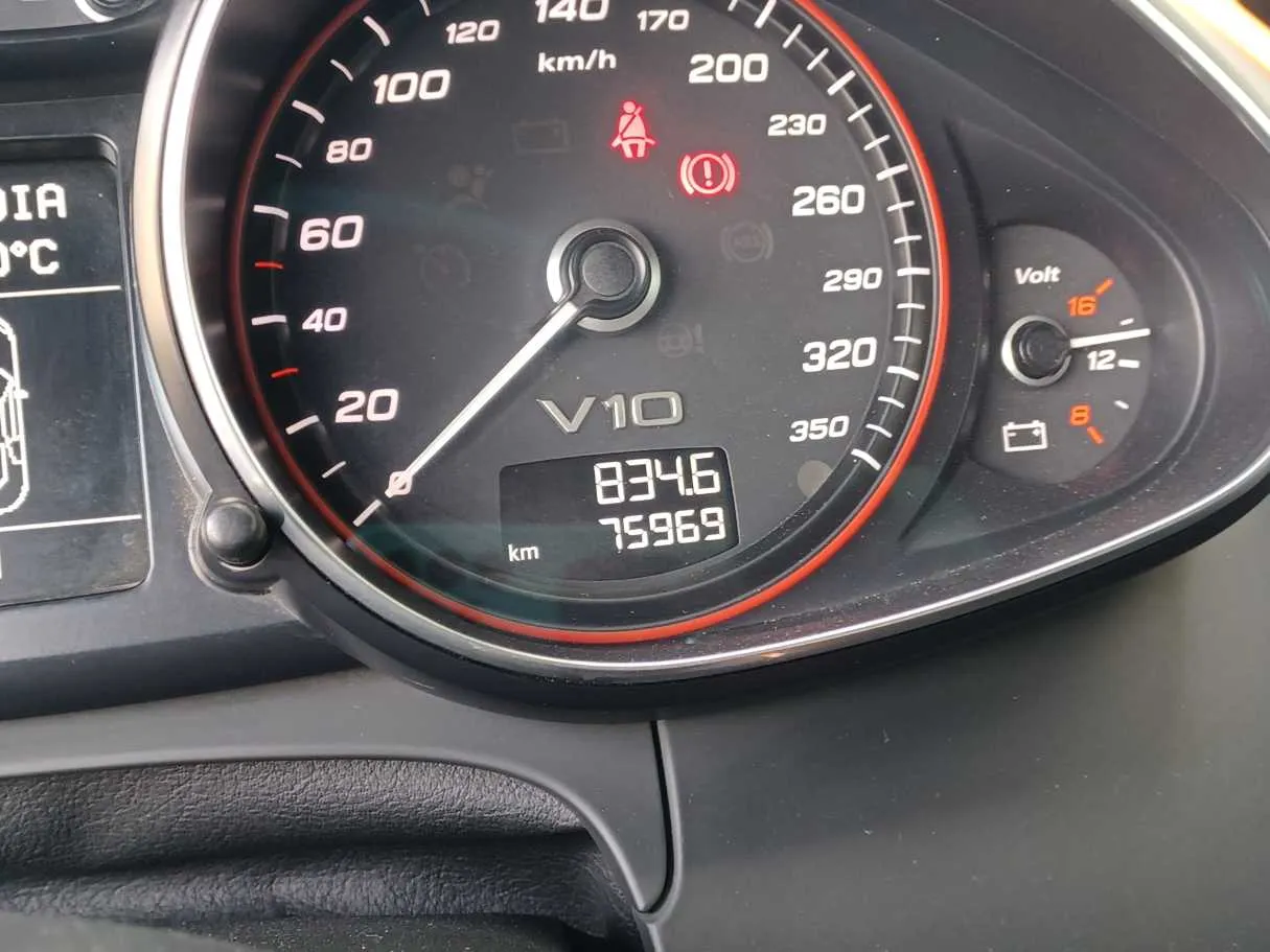 Car image 17