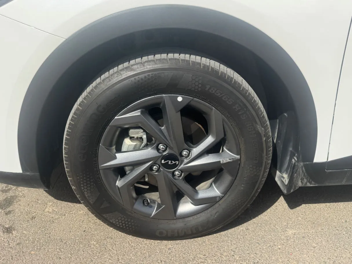 Car image 9