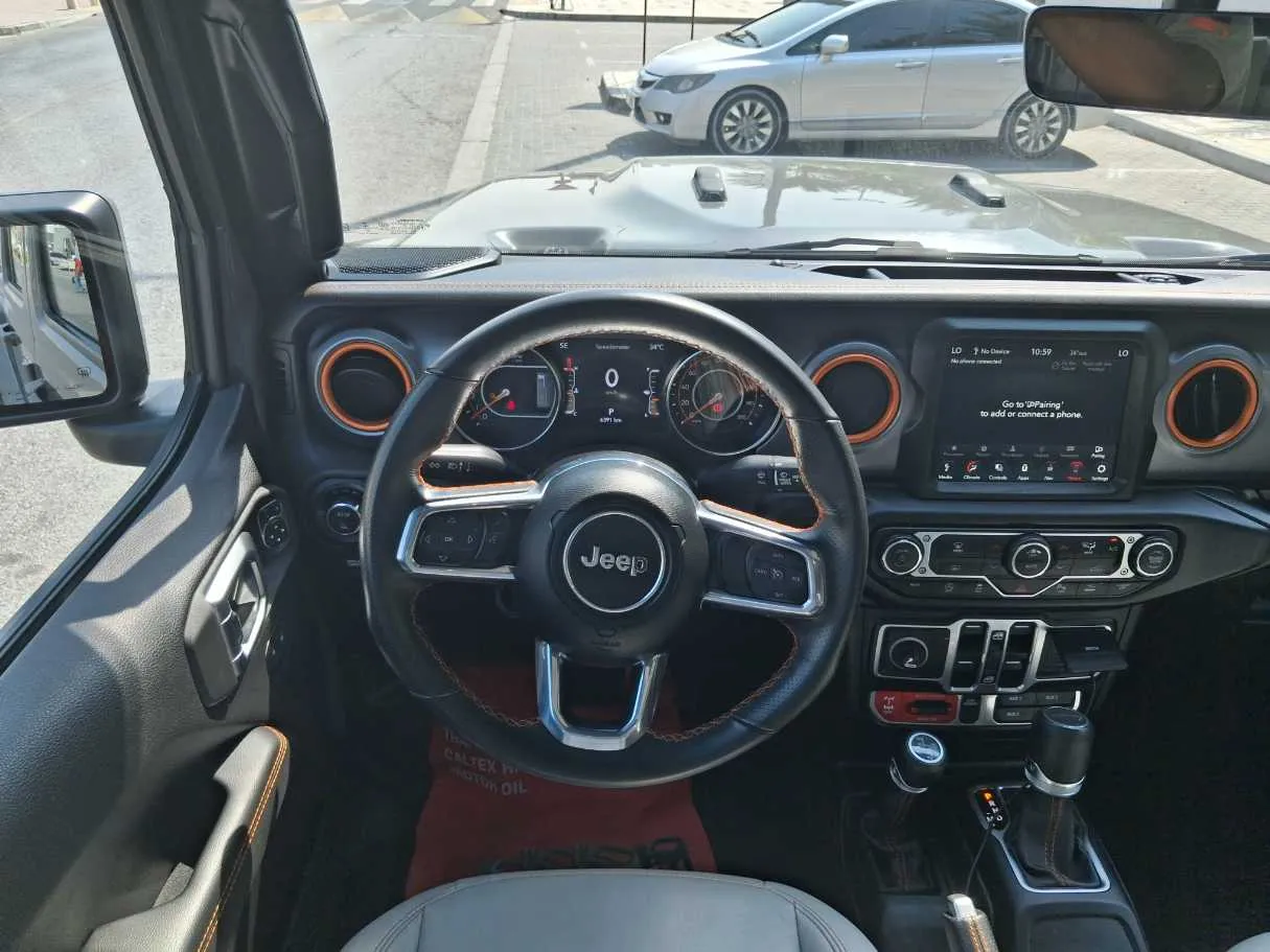 Car image 17