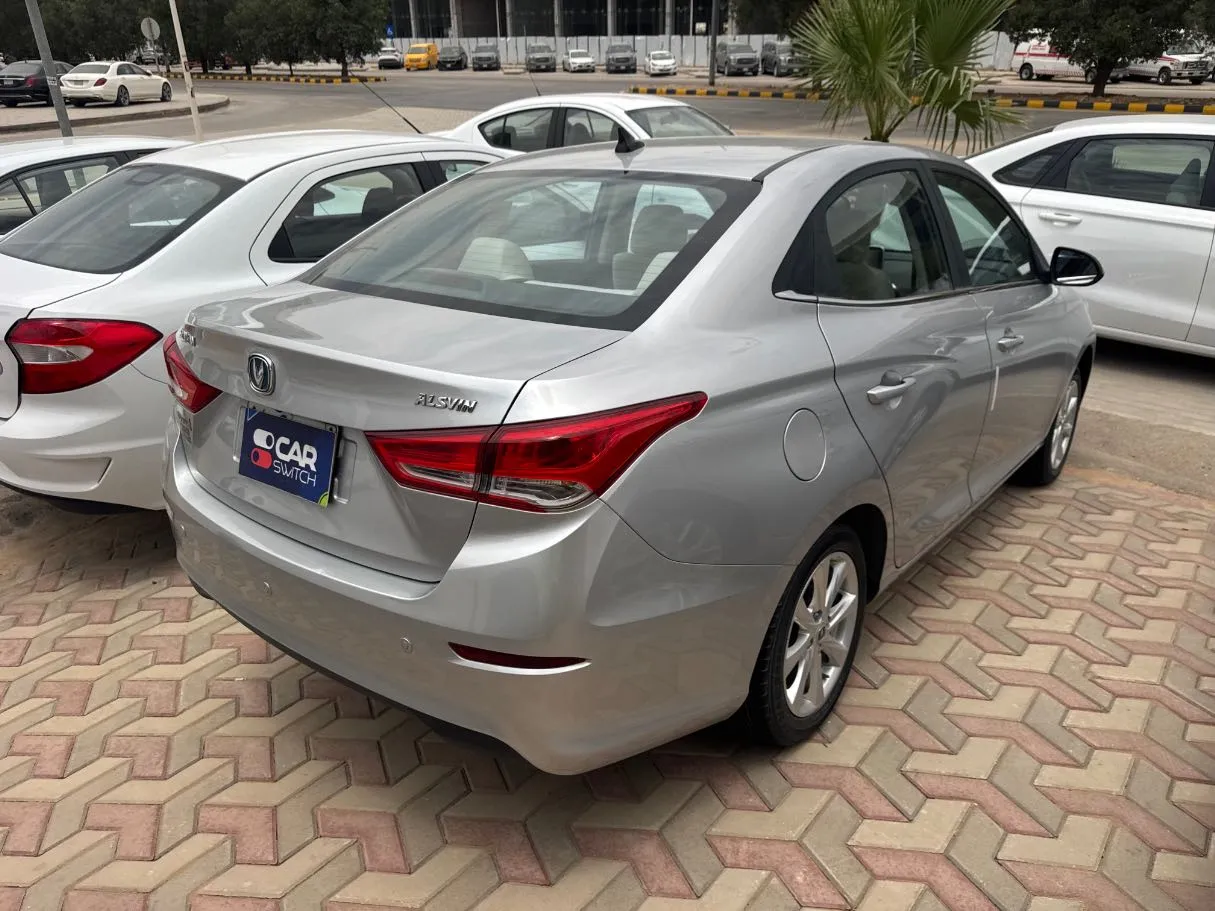 Car image 4