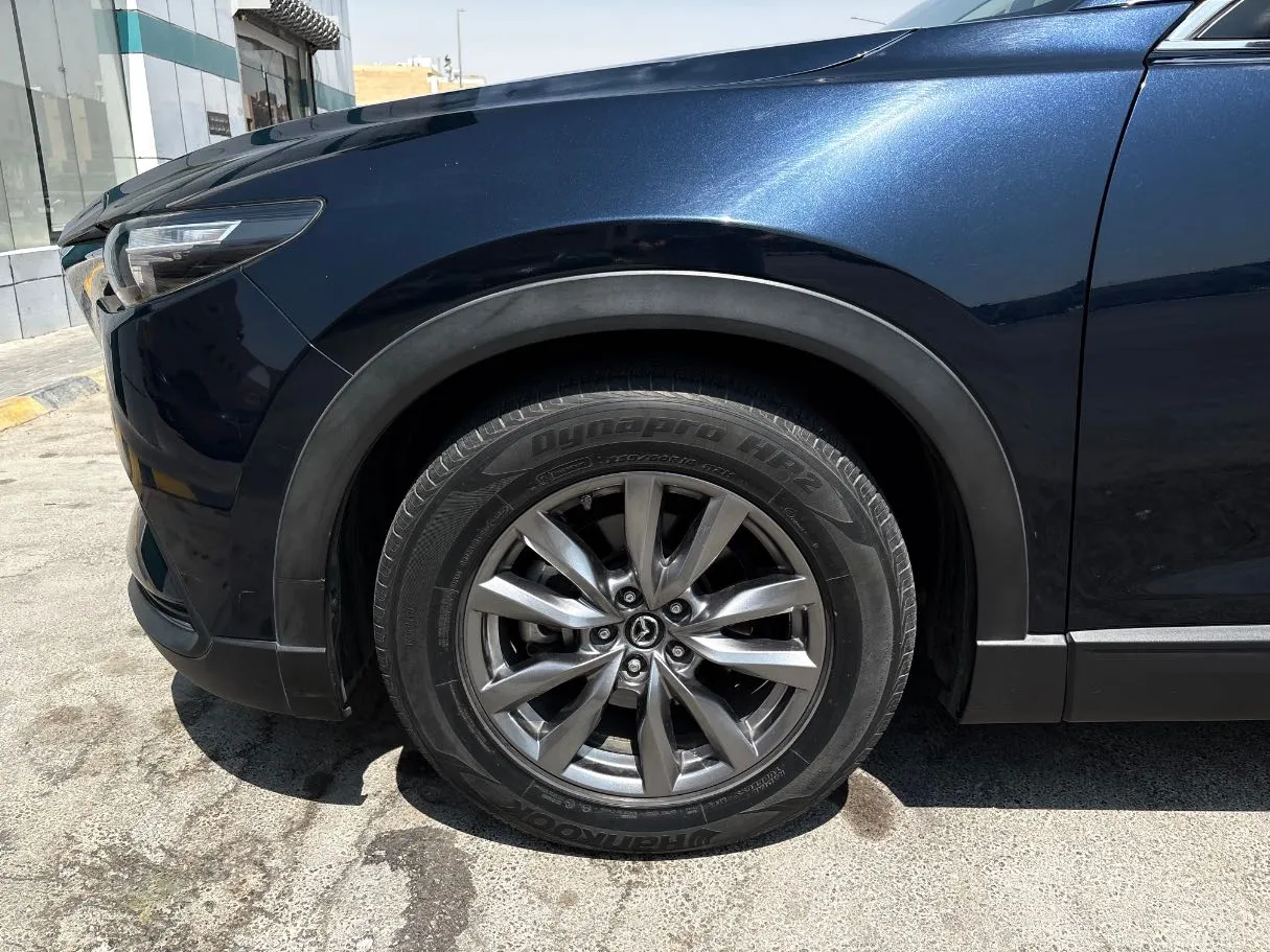 Car image 9