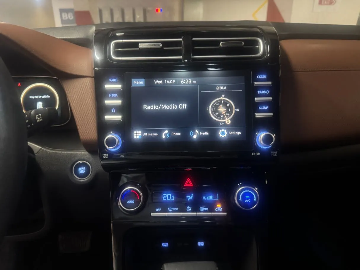 Car image 16