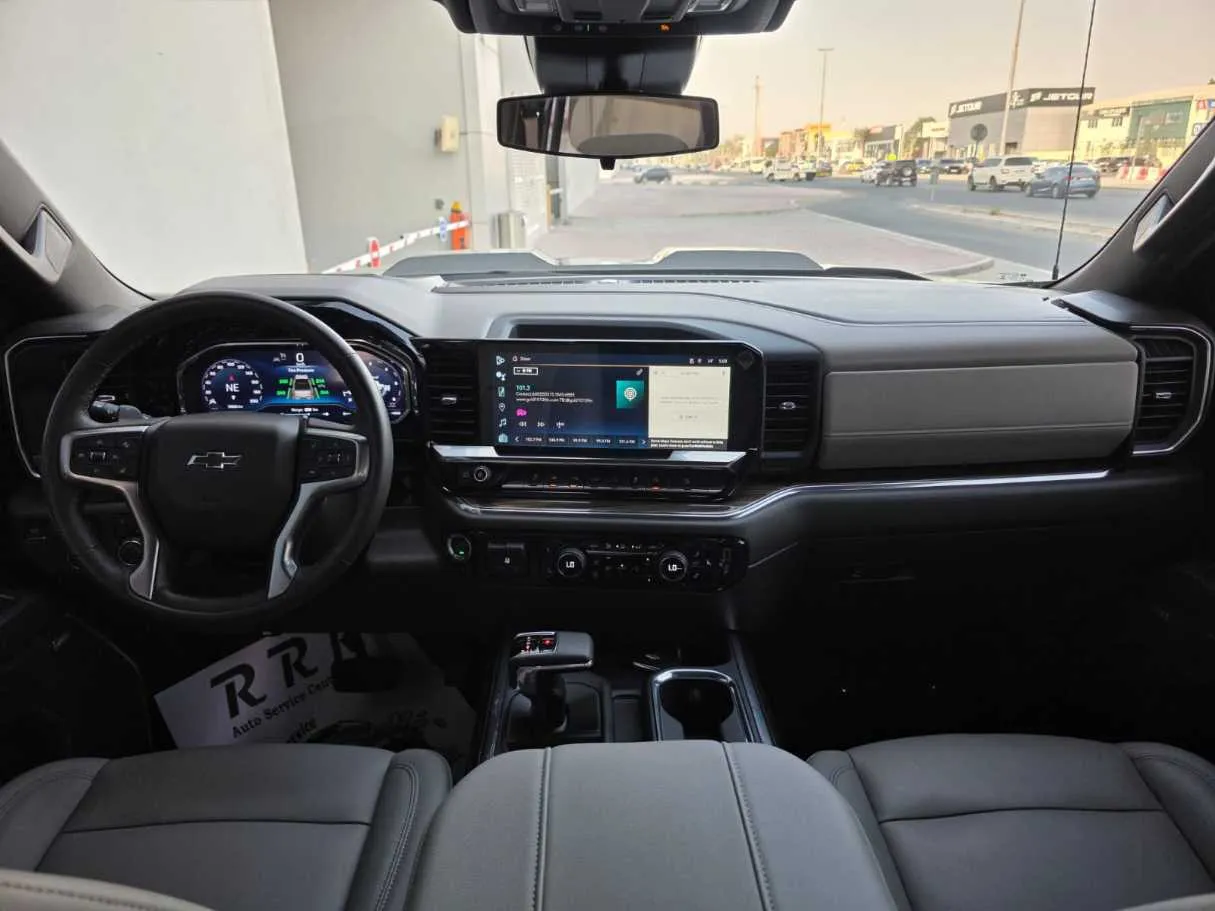 Car image 13