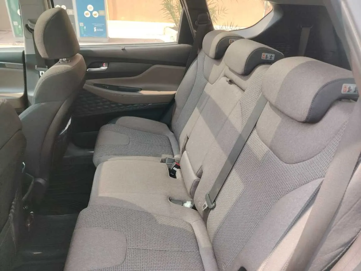 Car image 18