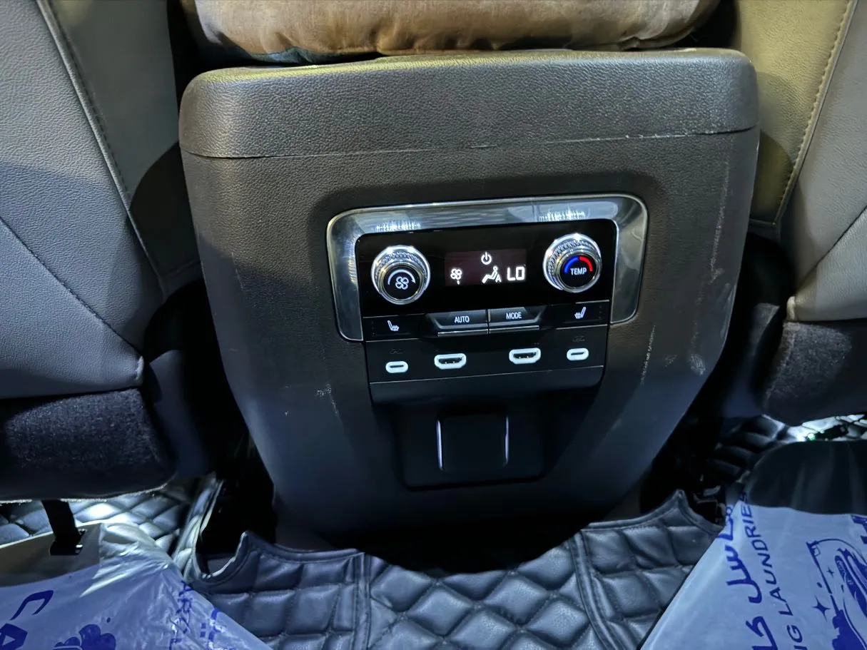 Car image 26