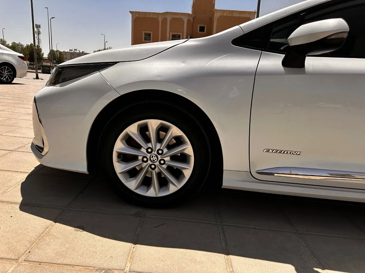 Car image 9