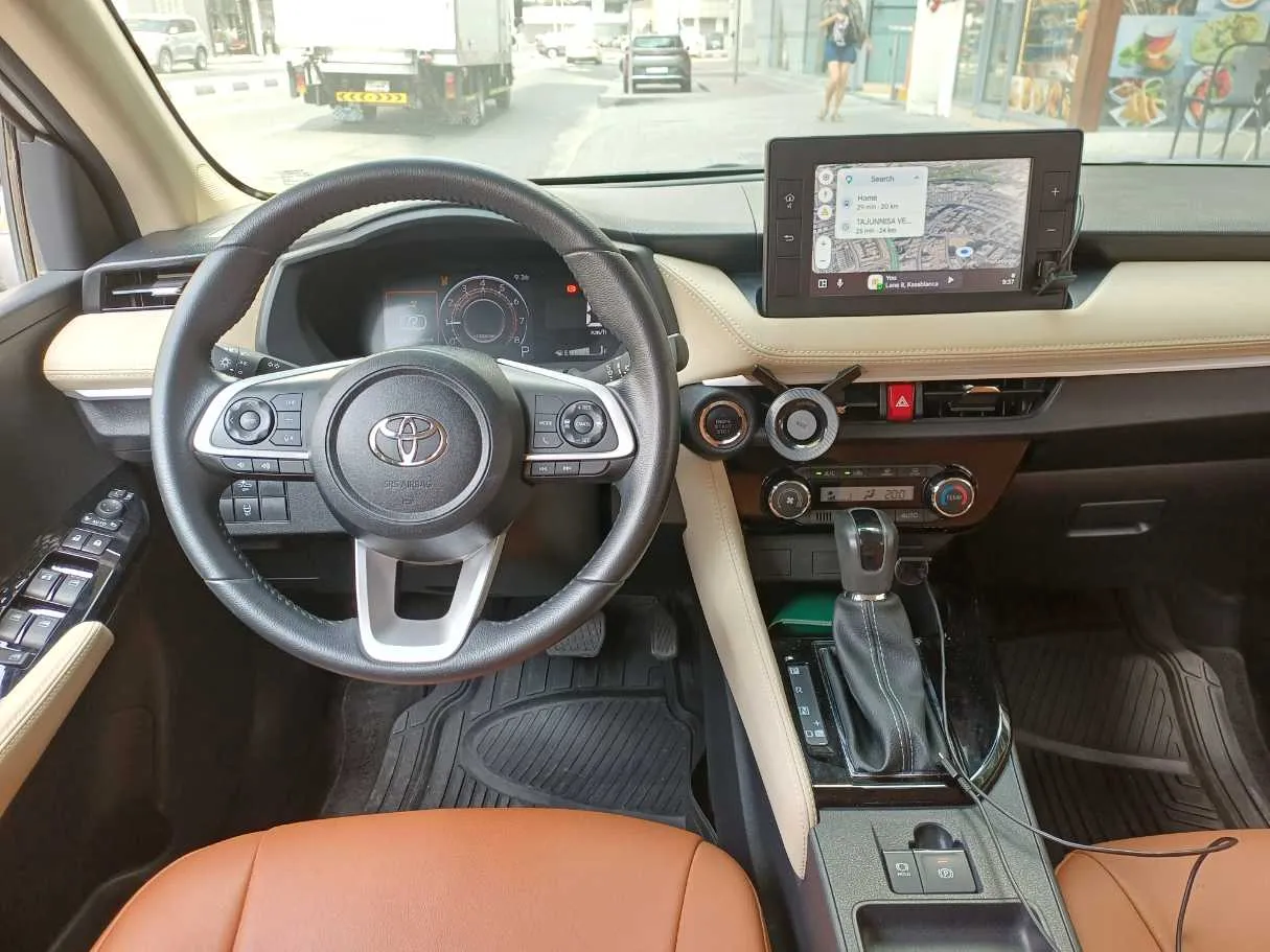 Car image 17