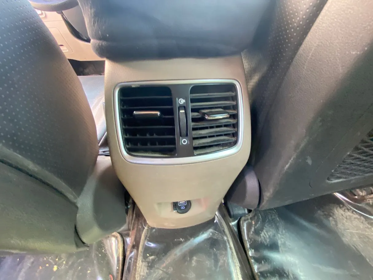 Car image 24