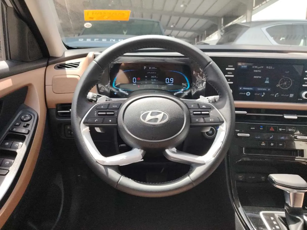 Car image 23