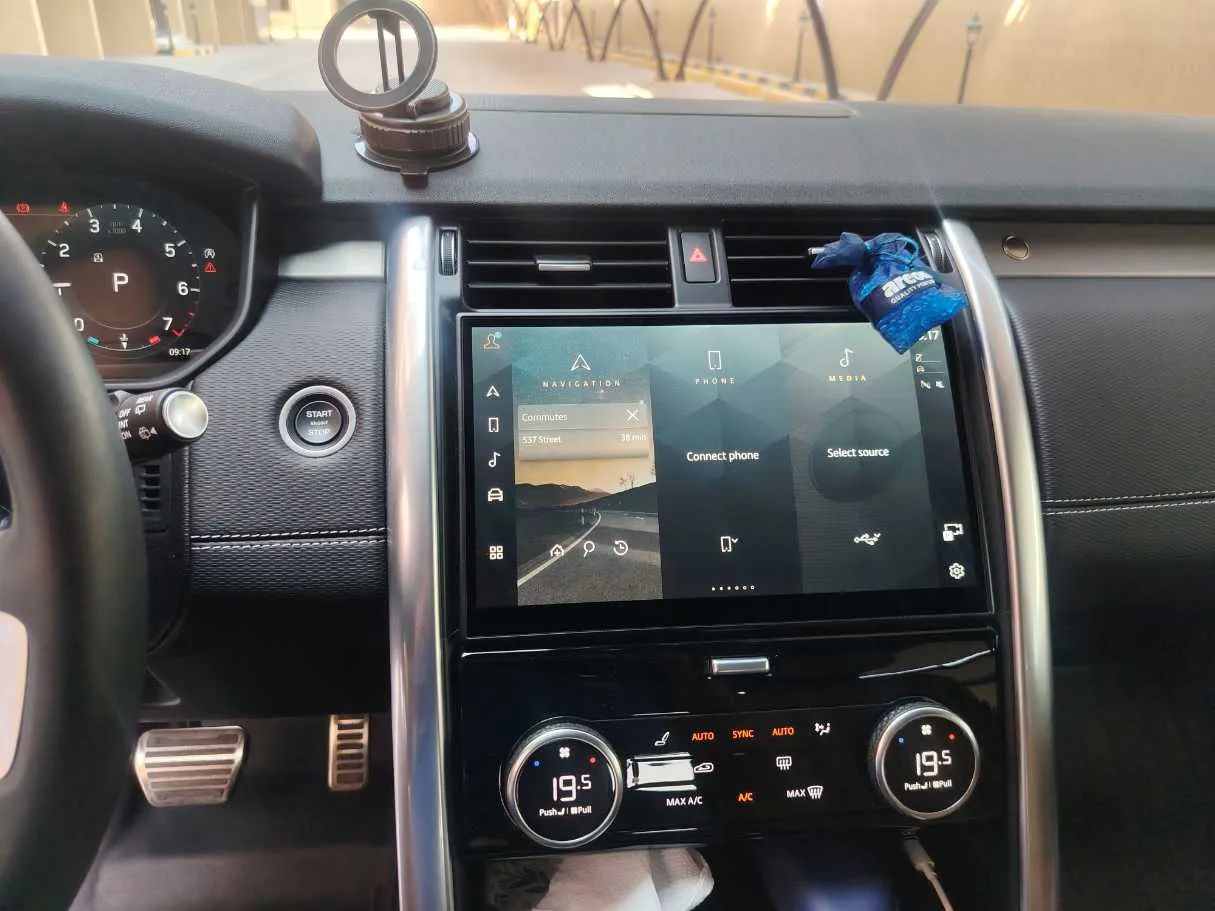 Car image 14