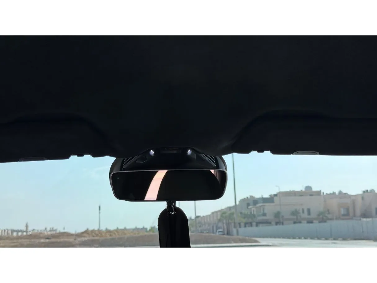 Car image 25