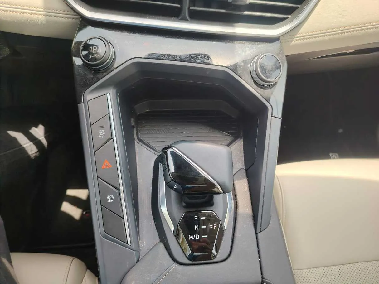Car image 23