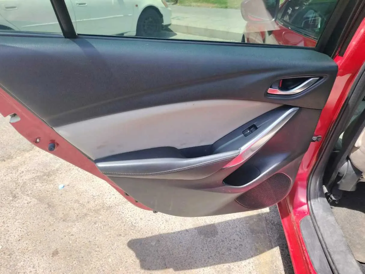 Car image 16