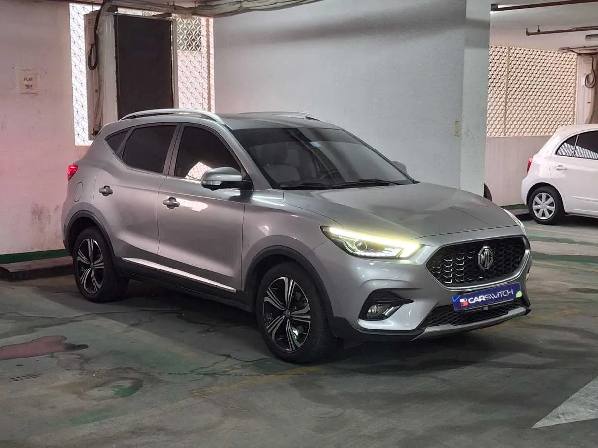 Car image 4